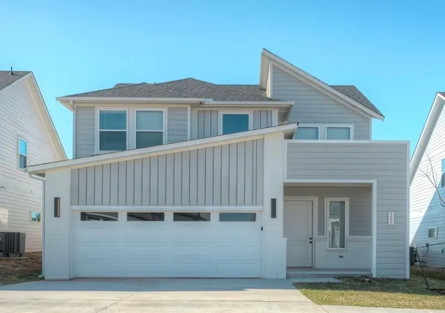2nd image of 401 W Main St, Edmond, OK 73003 | MLS# 1229840