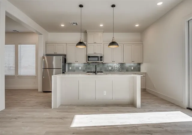 5th image of 401 W Main St, Edmond, OK 73003 | MLS# 1229840