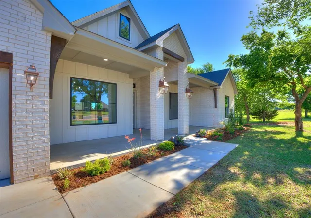 4th image of 3700 Hunter Glen Dr, Oklahoma City, OK 73179 | MLS# 1229870
