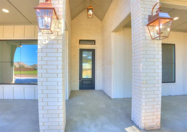5th image of 3700 Hunter Glen Dr, Oklahoma City, OK 73179 | MLS# 1229870
