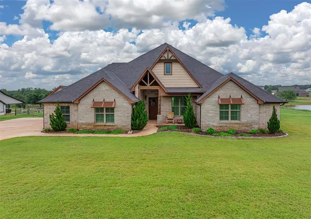 Photo 1 of Single family home for sale at 9400 S Post Rd, Guthrie, OK 73044 | MLS# 1229871 | Listing updated on 2026-10-07
