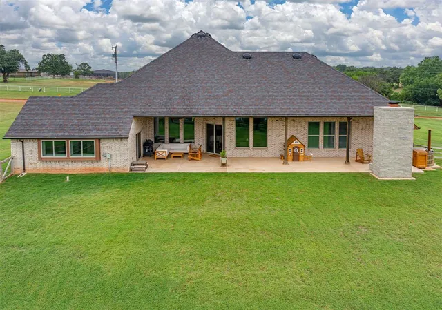 Photo 3 of Single family home for sale at 9400 S Post Rd, Guthrie, OK 73044 | MLS# 1229871 | Listing updated on 2026-10-07