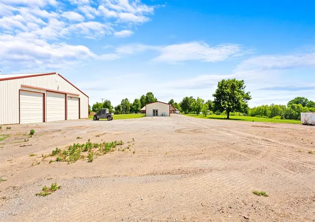 Photo 2 of Single family home for sale at 15025 Sw 59th Street, Yukon, OK 73099 | MLS# 1229899 | Listing updated on 2026-08-25