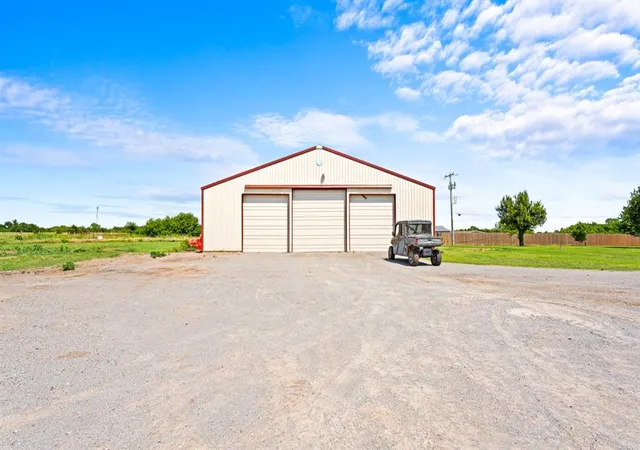 Photo 3 of Single family home for sale at 15025 Sw 59th Street, Yukon, OK 73099 | MLS# 1229899 | Listing updated on 2026-08-25
