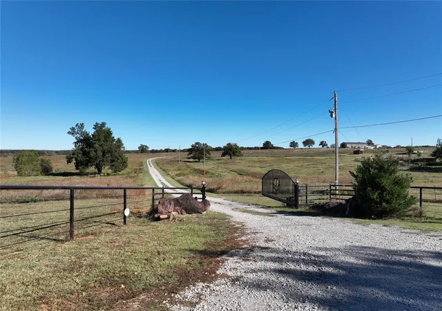 3rd image of 5 E Simmons Rd, Luther, OK 73054 | MLS# 1229933