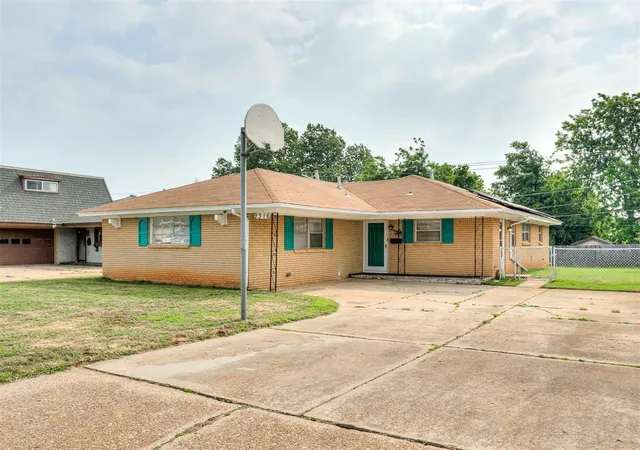 1st image of 2316 S Mansfield St, Oklahoma City, OK 73115 | MLS# 1229957