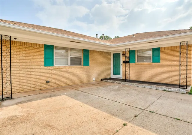 2nd image of 2316 S Mansfield St, Oklahoma City, OK 73115 | MLS# 1229957