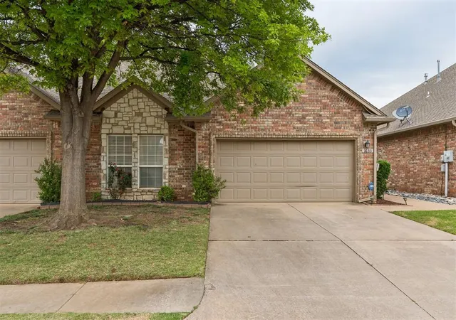 Homes for sale in Edmond, OK | 1633 Laurel Pl, Edmond, OK 73003 | MLS# 1229988