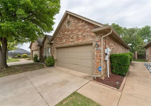 Homes for sale in Edmond, OK | 1633 Laurel Pl, Edmond, OK 73003 | MLS# 1229988