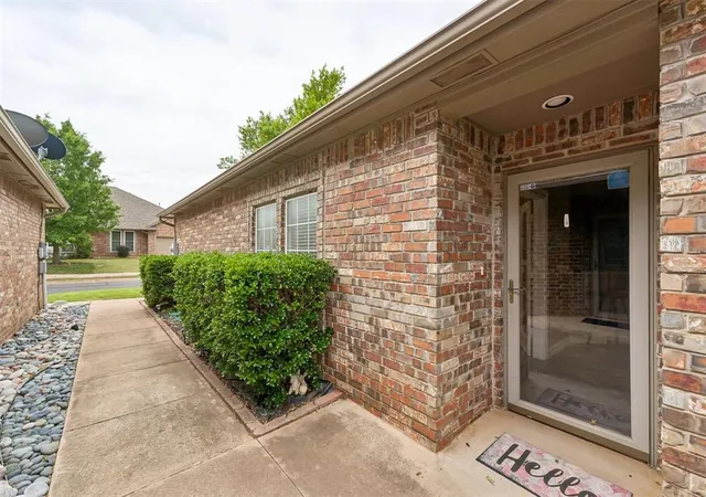 Homes for sale in Edmond, OK | 1633 Laurel Pl, Edmond, OK 73003 | MLS# 1229988