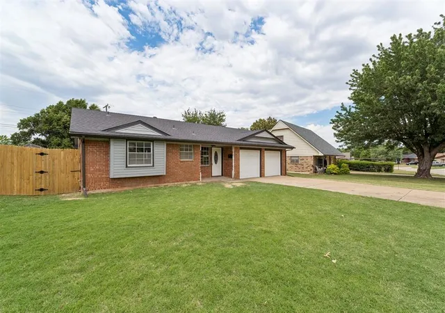 Homes for sale in Yukon, OK | 204 N Ranchwood Blvd, Yukon, OK 73099 | MLS# 1230008