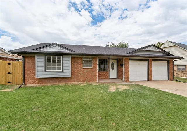 Homes for sale in Yukon, OK | 204 N Ranchwood Blvd, Yukon, OK 73099 | MLS# 1230008