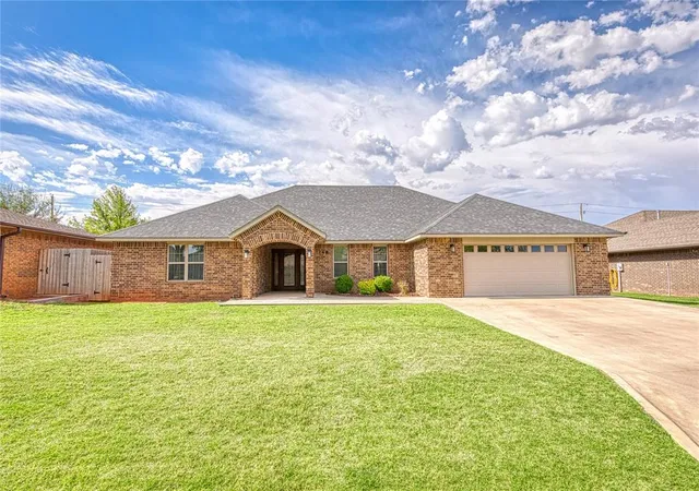 Homes for sale in Elk City, OK | 148 E Bonita Dr, Elk City, OK 73644 | MLS# 1230012