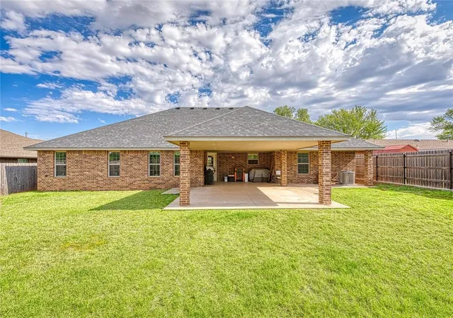 Homes for sale in Elk City, OK | 148 E Bonita Dr, Elk City, OK 73644 | MLS# 1230012