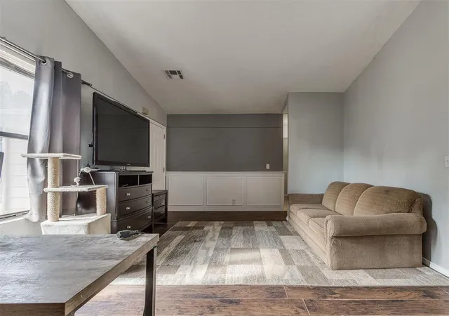 Photo 4 of Sale Pending at 432 Dauphin Ave, Edmond, OK 73034 | MLS# 1230067 | Listing updated on 2026-09-02