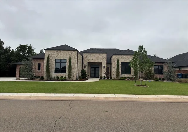 Photo 1 of Single family home for sale at 5017 Deerfield Dr, Edmond, OK 73034 | MLS# 1230091 | Listing updated on 2026-10-14
