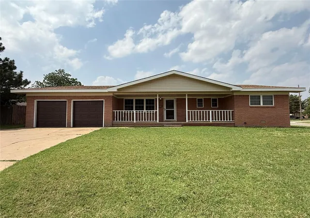 Homes for sale in Altus, OK | 1609 Lincoln St, Altus, OK 73521 | MLS# 1230130