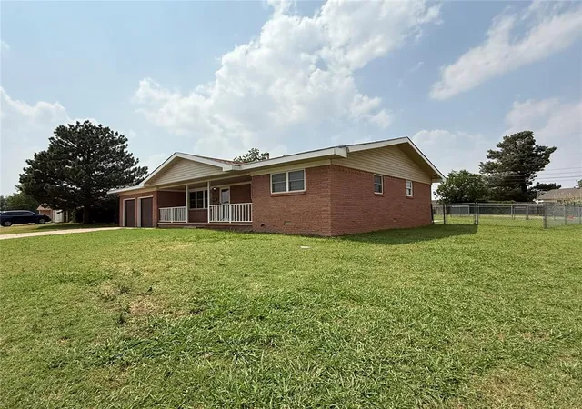Homes for sale in Altus, OK | 1609 Lincoln St, Altus, OK 73521 | MLS# 1230130