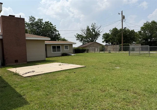 Homes for sale in Altus, OK | 1609 Lincoln St, Altus, OK 73521 | MLS# 1230130