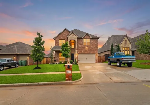 3rd image of 1804 Flagman St, Yukon, OK 73099 | MLS# 1230136