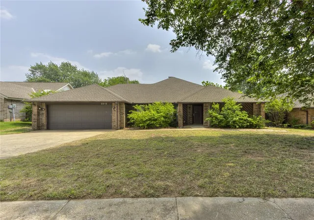 Photo 1 of Single family home for sale at 2512 Brookhaven Dr, Edmond, OK 73034 | MLS# 1230178 | Listing updated on 2026-06-24