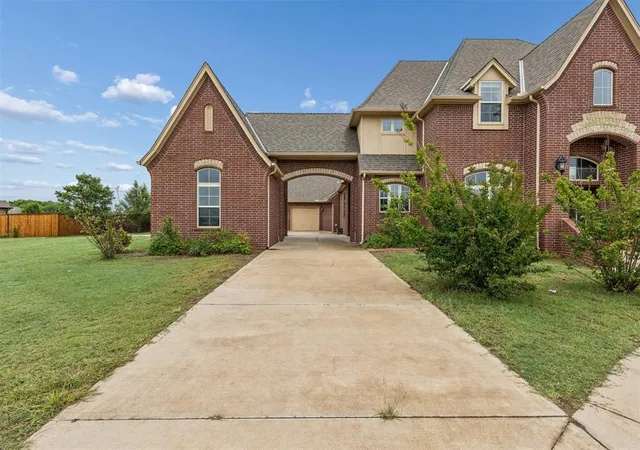 3rd image of 3410 Blackbird Ln, Norman, OK 73071 | MLS# 1230195