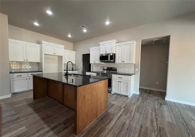 Photo 3 of Single family home for sale at 2205 Winter Ridge Rd, Blanchard, OK 73010 | MLS# 1230196 | Listing updated on 2026-10-05