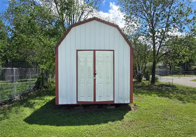Photo 3 of Single family home for sale at 204 NE 10th Avenue, Ardmore, OK 73401 | MLS# 1230223 | Listing updated on 2026-05-28