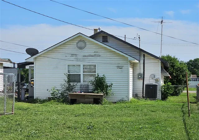 Photo 3 of Single family home for sale at 115 W Ash St, Lexington, OK 73051 | MLS# 1230235 | Listing updated on 2026-08-21