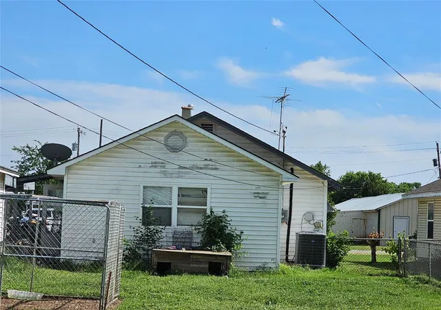 2nd image of 115 W Ash St, Lexington, OK 73051 | MLS# 1230235