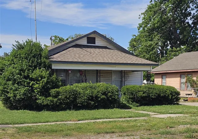 4th image of 115 W Ash St, Lexington, OK 73051 | MLS# 1230235