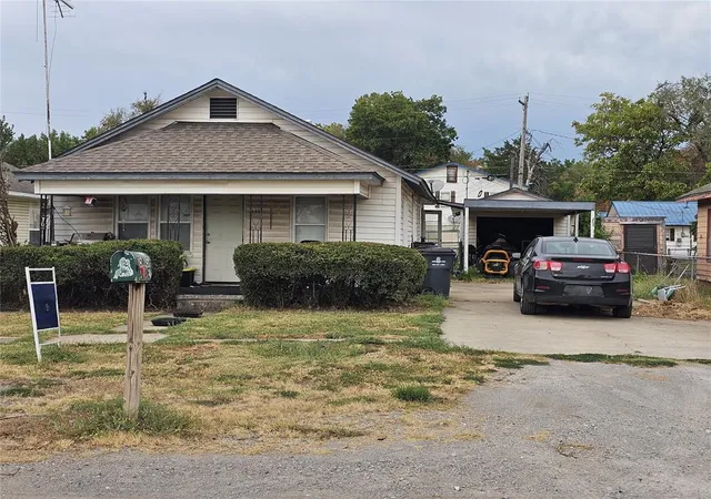 5th image of 115 W Ash St, Lexington, OK 73051 | MLS# 1230235