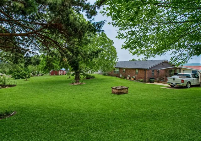 Homes for sale in Chickasha, OK | 254 County Road 1370 Road, Chickasha, OK 73018 | MLS# 1230258