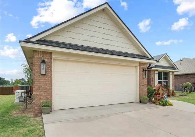 Homes for sale in El Reno, OK | 2567 Kadlan Dr, El Reno, OK 73036 | MLS# 1230303