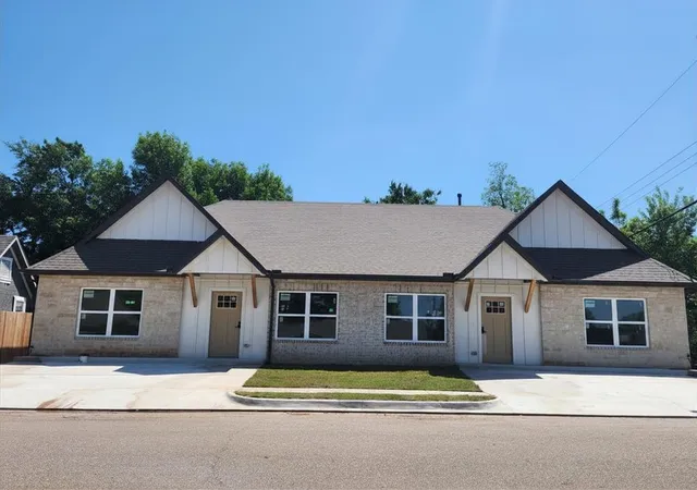 1st image of 100 S Walnut St, Edmond, OK 73003 | MLS# 1230320