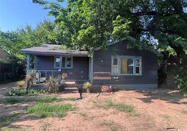 Homes for sale in Oklahoma City, OK | 2636 Sw 26th St, Oklahoma City, OK 73108 | MLS# 1230322