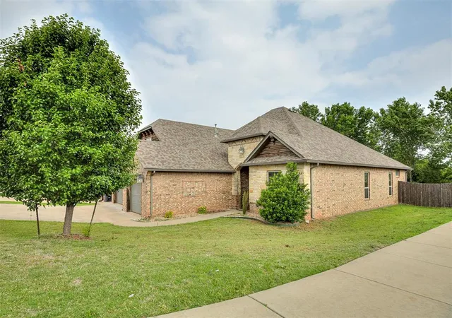 Photo 3 of Single family home for sale at 2613 Ne 14th Street, Moore, OK 73160 | MLS# 1230325 | Listing updated on 2026-09-24