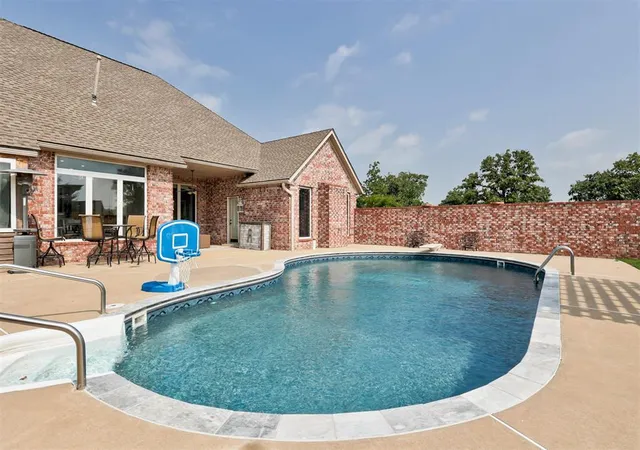 2nd image of 68 Stonegate Dr, Choctaw, OK 73020 | MLS# 1230340