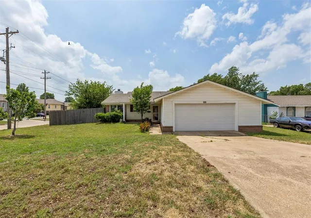 2nd image of 830 Douglas Dr, Norman, OK 73069 | MLS# 1230348