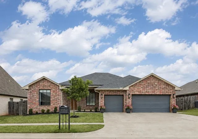 1st image of 4305 Nw 153rd St, Edmond, OK 73013 | MLS# 1230369
