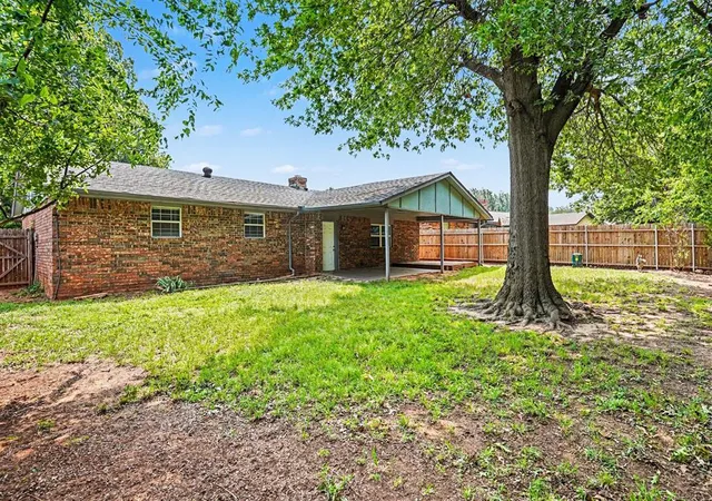 Homes for sale in Oklahoma City, OK | 8921 E Rambling Drs, Oklahoma City, OK 73132 | MLS# 1230370