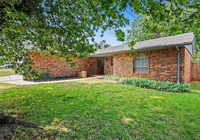 Homes for sale in Oklahoma City, OK | 8921 E Rambling Drs, Oklahoma City, OK 73132 | MLS# 1230370