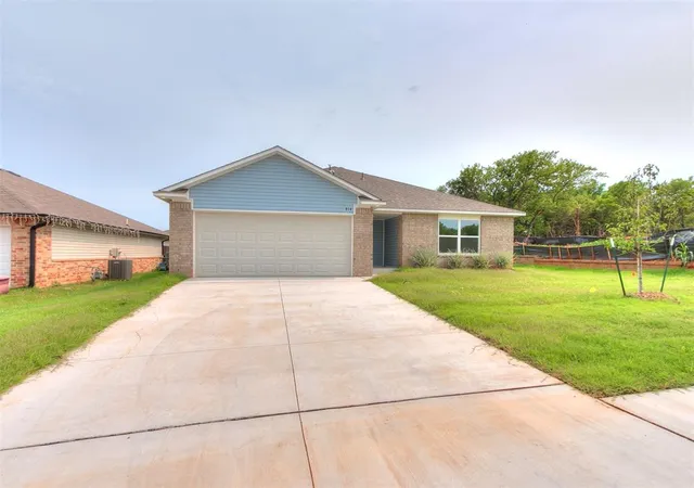 2nd image of 814 Twin Lakes Dr, Noble, OK 73068 | MLS# 1230372