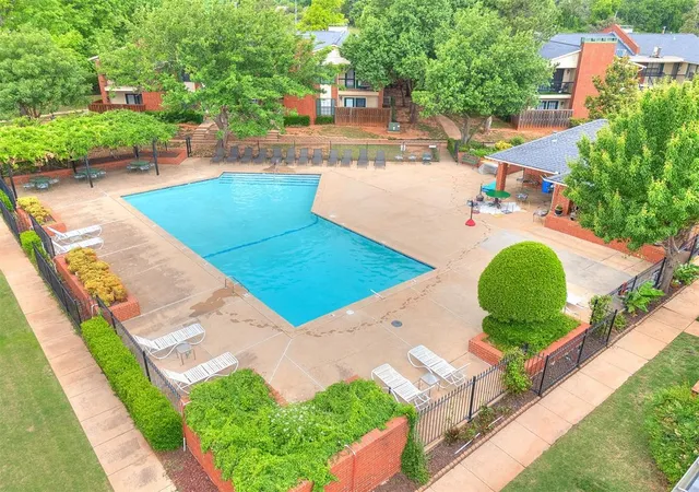 Homes for sale in Oklahoma City, OK | 4400 Hemingway Drive, Oklahoma City, OK 73118 | Houzeo