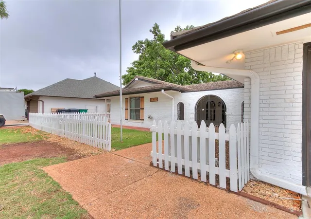 Photo 2 of Single family home for sale at 4812 Nw 74th Street, Oklahoma City, OK 73132 | MLS# 1230426 | Listing updated on 2026-10-01