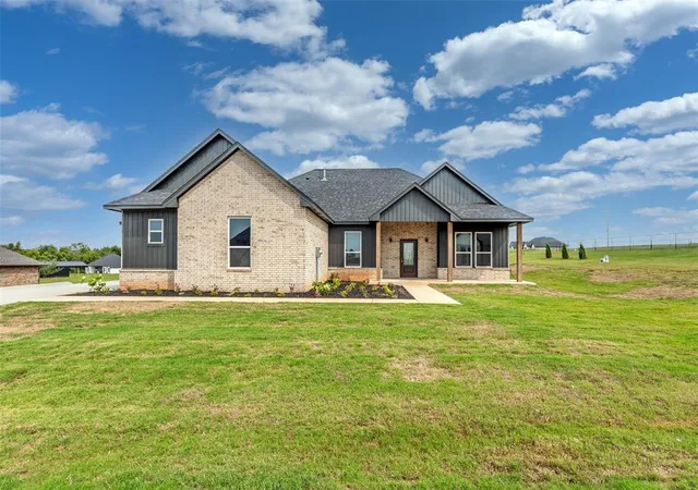 Homes for sale in Blanchard, OK | 2436 Canyon Cir, Blanchard, OK 73010 | MLS# 1230455
