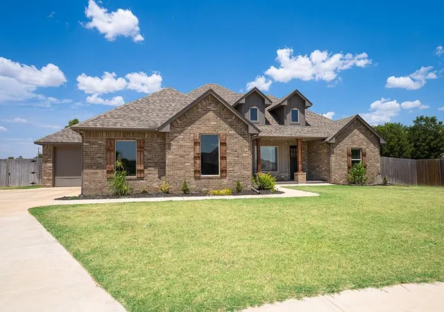 3rd image of 503 Cantebury Dr, Tuttle, OK 73089 | MLS# 1230468