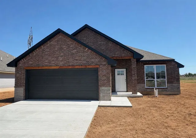 Homes for sale in Yukon, OK | 14012 Tybee Island Dr, Yukon, OK 73099 | MLS# 1230511