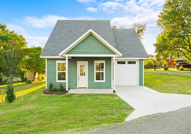 1st image of 1831 Rockford Dr, Eufaula, OK 74432 | MLS# 1230523