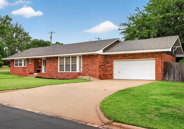 Photo 2 of Single family home for sale at 1003 E Proctor Ave, Weatherford, OK 73096 | MLS# 1230526 | Listing updated on 2026-09-30